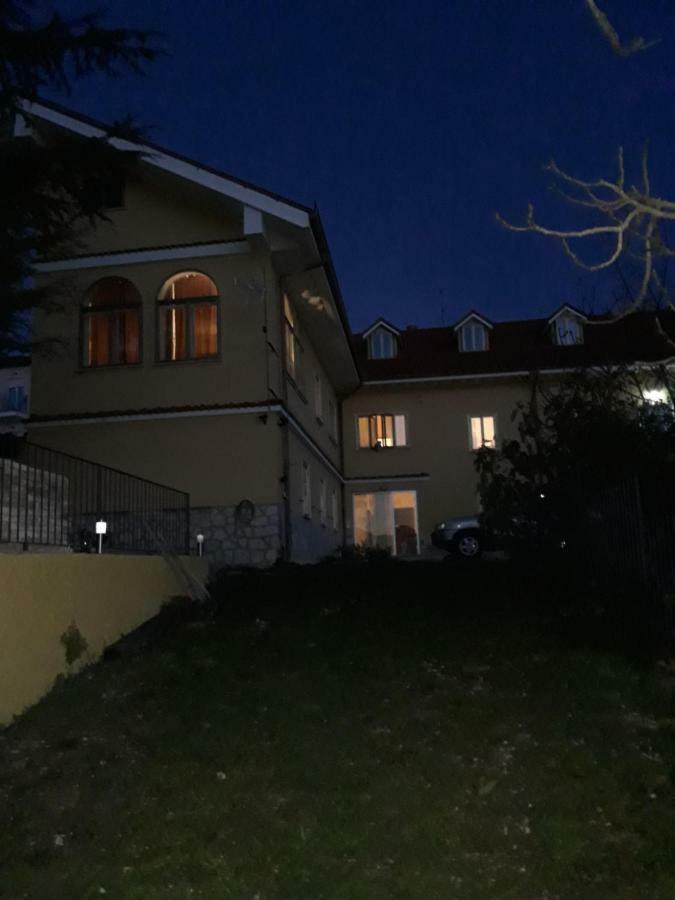Villa Immersa Nel Verde Λ' Άκουιλα Εξωτερικό φωτογραφία